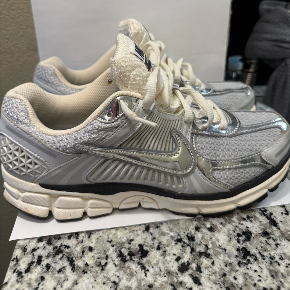 Nike Zoom Vomero 5 (10.8M/12W) - Excellent condition       130 OBO.